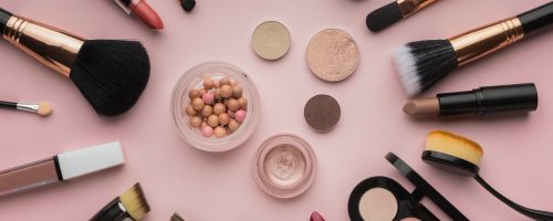 view-arrangement-with-make-up-brushes-eyeshadows